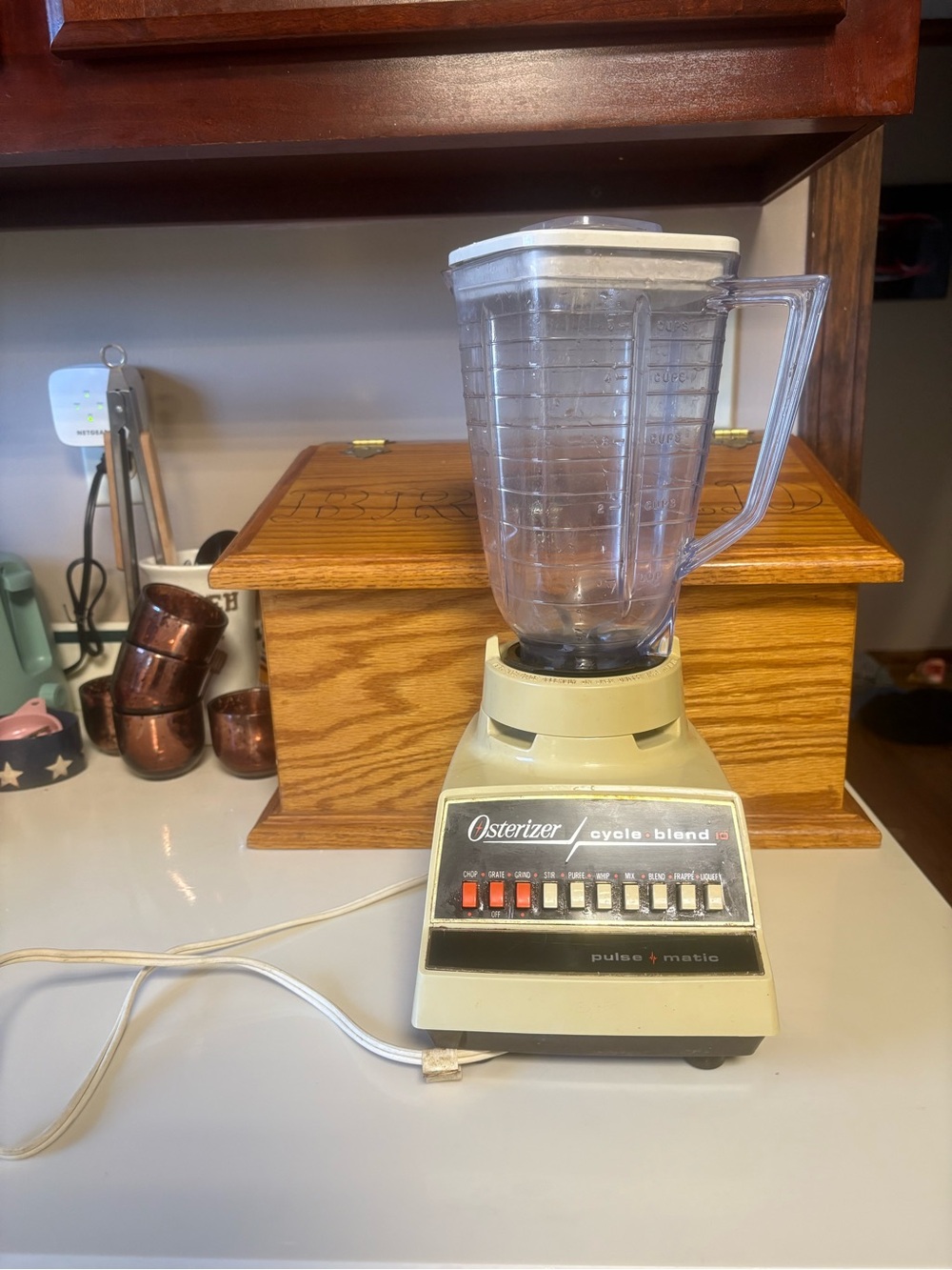 Oster Beige Countertop Blender with Clear Pitcher